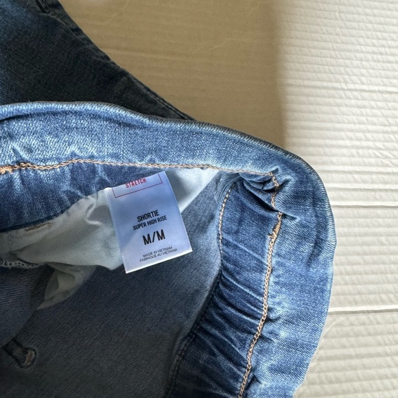 Xpress high waisted, butterfly stretch, denim shorts, medium - Picture 3 of 4